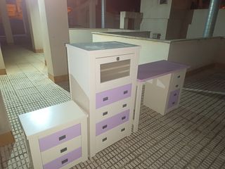 Conjunto dormitorio infantil: mesita, cómoda y esc