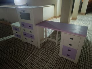 Conjunto dormitorio infantil: mesita, cómoda y esc