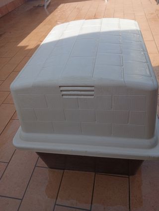 Cuccia cane plastica marrone chiaro