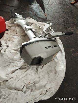 Motor fueraborda Honda - Barco pequeño