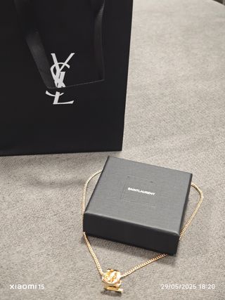 Collar Yves Saint Laurent dorado