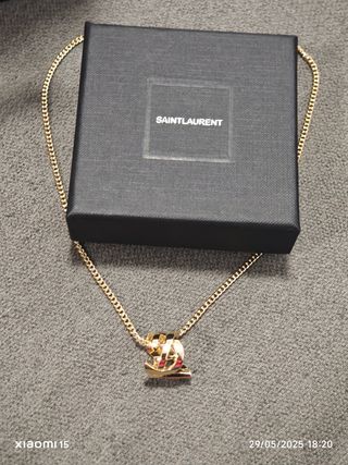 Collar Yves Saint Laurent dorado
