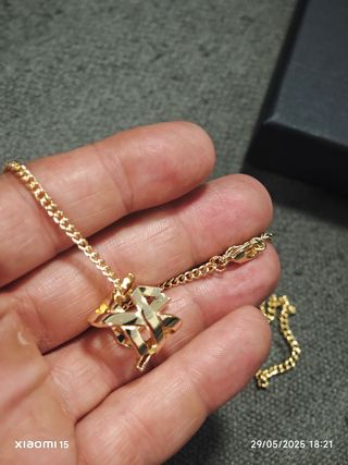 Collar Yves Saint Laurent dorado