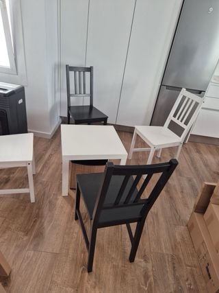 4 sillas Ikea - Blancas y negras