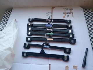 20 Perchas Plásticas Negras