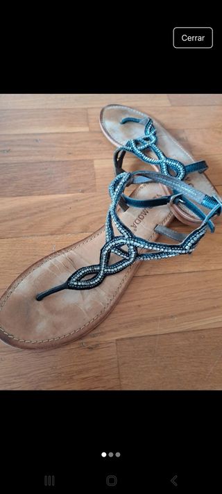 Sandalias planas negras con pedrería