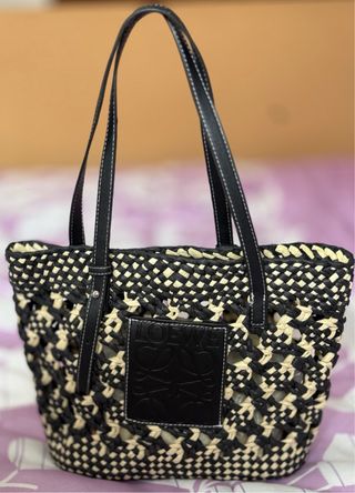Bolso de rafia negro beige