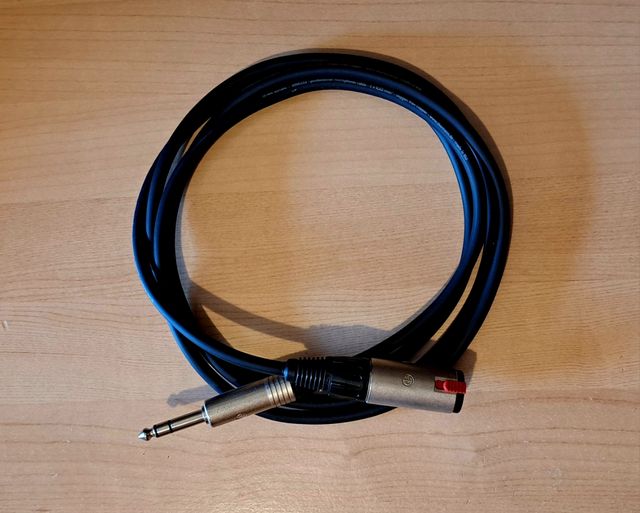 Cable Neutrik de extensión para auriculares.