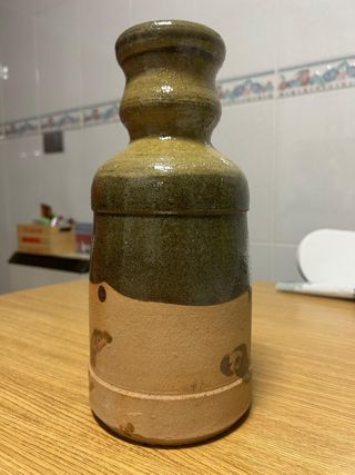 Jarrón de cerámica antigua