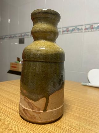 Jarrón de cerámica antigua