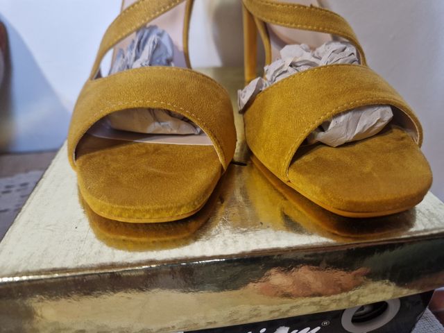 Sandali Pentium gialli n.40