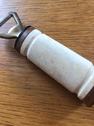 Ceniceros Becara - caza con regalo de abrebotellas