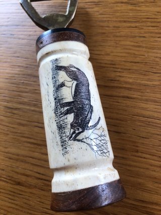 Ceniceros Becara - caza con regalo de abrebotellas