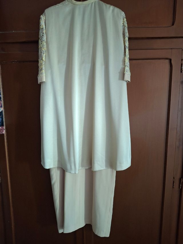 Vestido beige madrina
