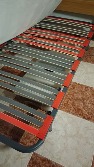 Somier metálico gris y rojo