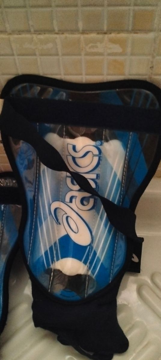 Scarpini Mizuno usati + parastinchi