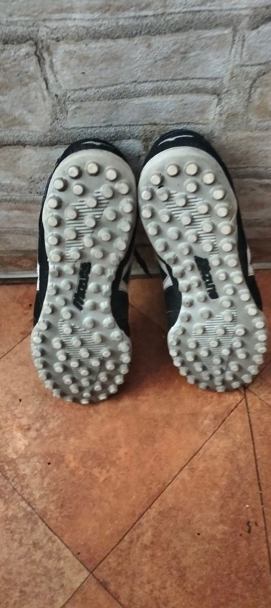 Scarpini Mizuno usati + parastinchi