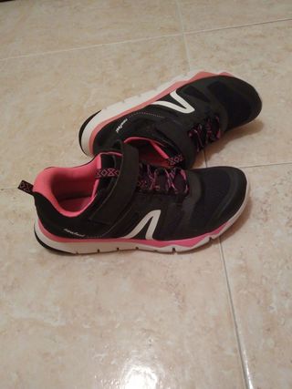 Zapatillas deportivas  - 2 pares 5€