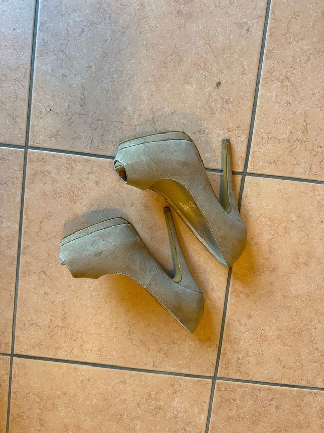 Décolleté beige scamosciate