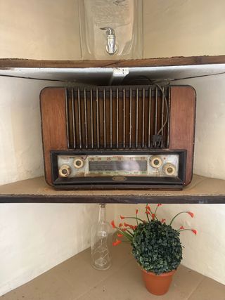 Radio antigua de madera