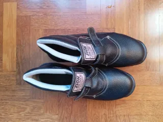 Monos trabajo ,capuchas, guantes,chaqueta y mandil