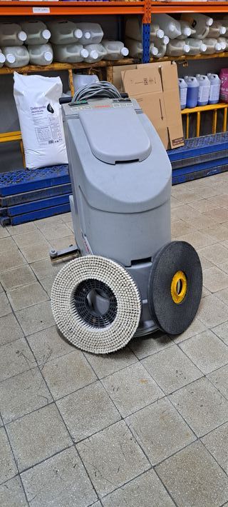 Fregadora Comac Simpla 45E usada. 