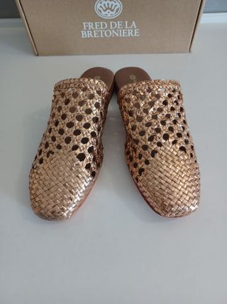 Mules Fred de la Bretoniere doradas, talla 36.5