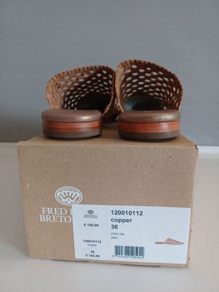 Mules Fred de la Bretoniere doradas, talla 36.5