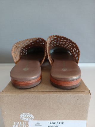 Mules Fred de la Bretoniere doradas, talla 36.5