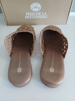 Mules Fred de la Bretoniere doradas, talla 36.5