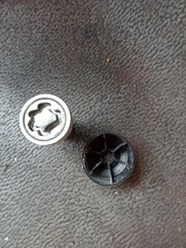 Tornillo antirrobo VW Golf