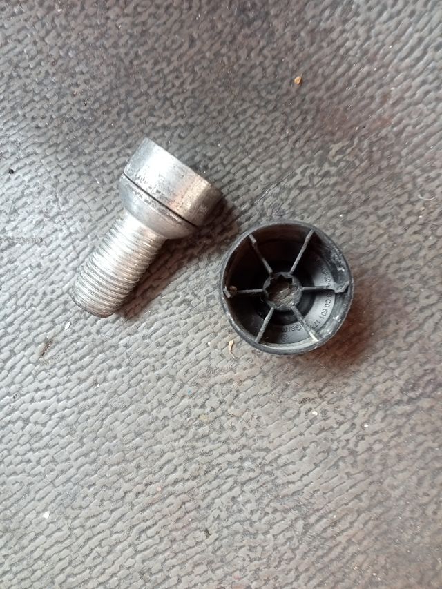 Tornillo antirrobo VW Golf