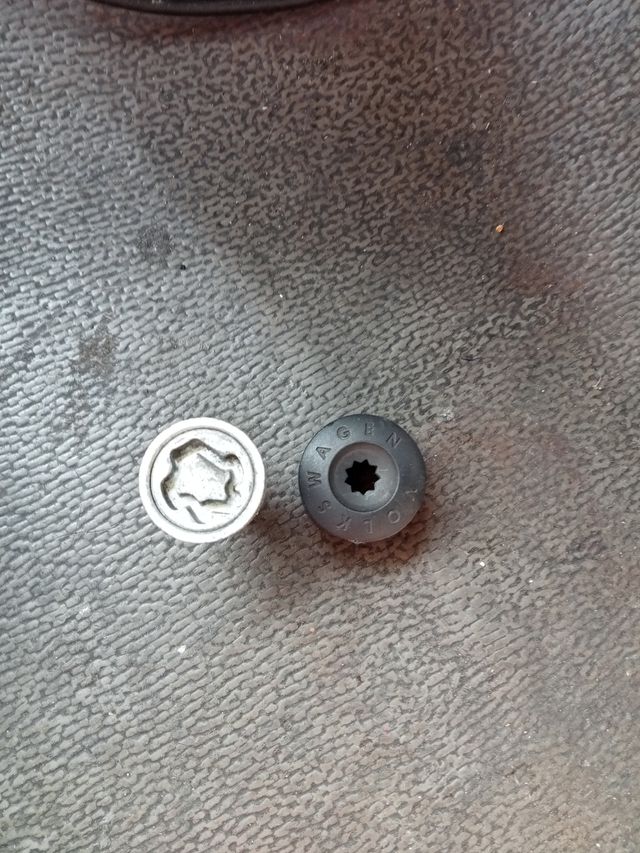 Tornillo antirrobo VW Golf