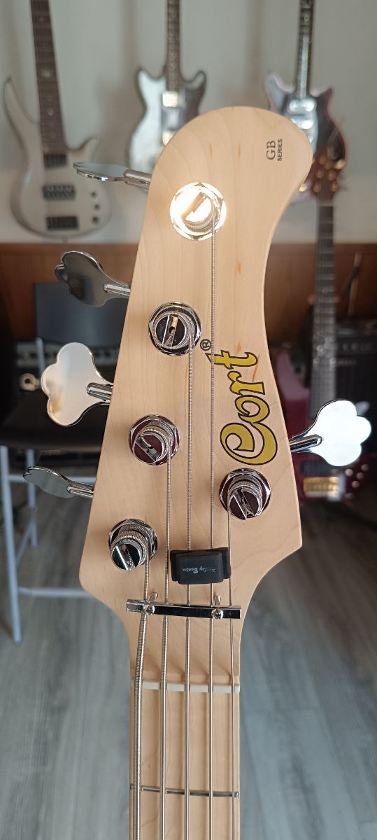 Bajo Cort 5 cuerdas - Impecable