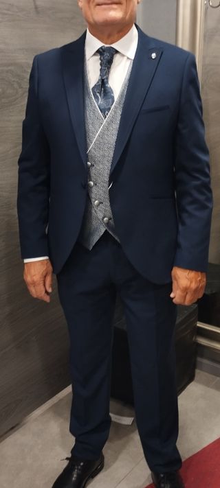 Traje azul boda caballero