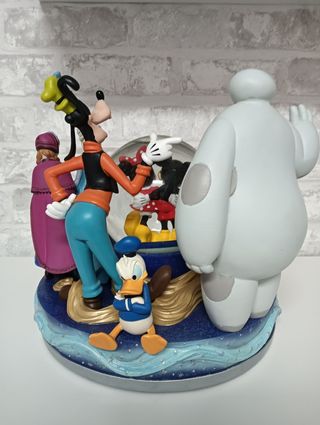 Bola Nieve Disney Store 30 aniversario figura 