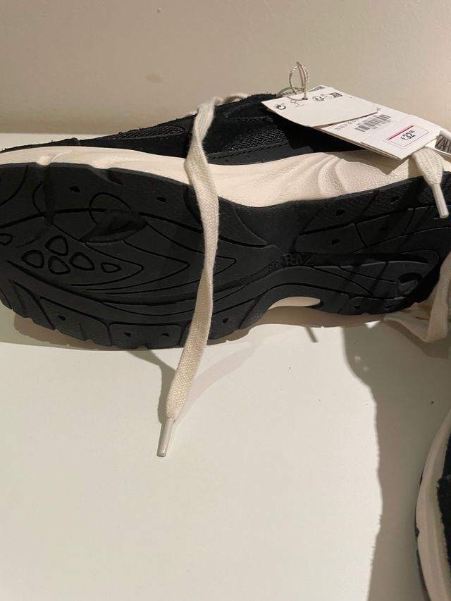 Zapatillas Zara - Negras y Blancas