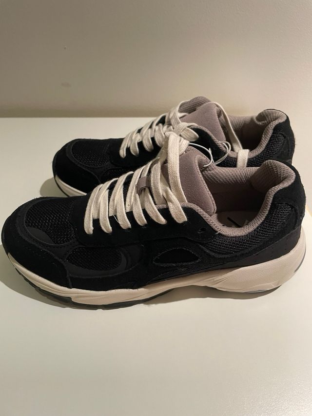 Zapatillas Zara - Negras y Blancas