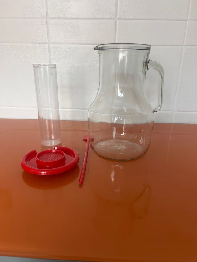 Jarra cristal roja con tapa