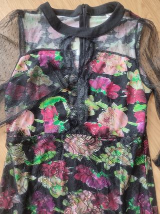Blusa negra floral