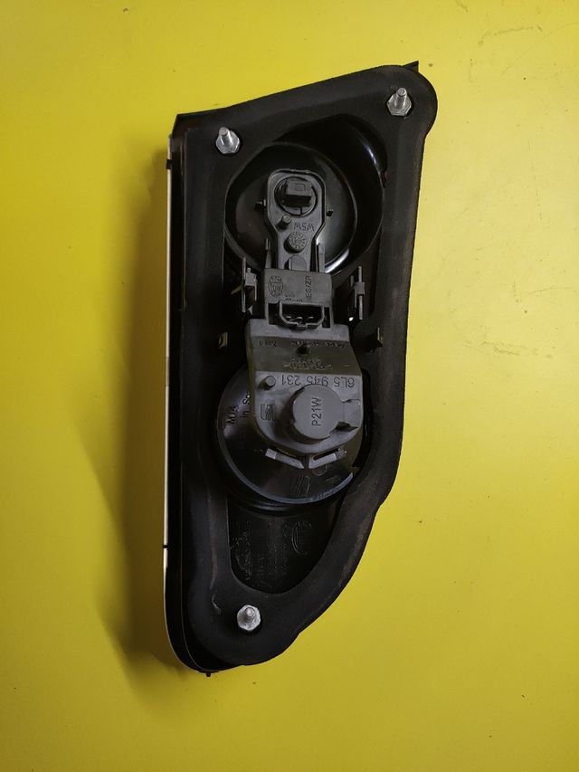 PILOTO TRASERO DERECHO PORTON SEAT CORDOBA