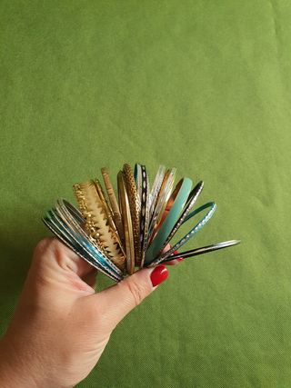 Set di 21 bracciali rigidi. Multicolore