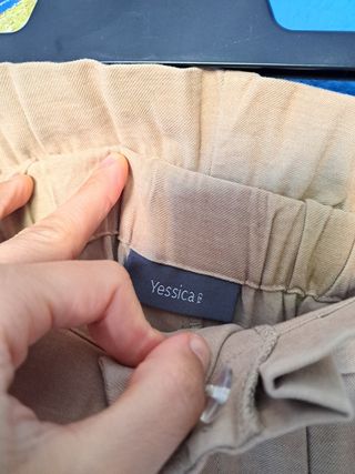 Pantalones 7/8 talle alto beige acampanados