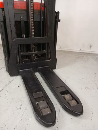 Apilador eléctrico-306
