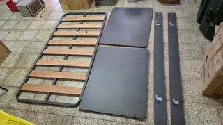 Cama individual SIN ESTRENAR gris metal y madera