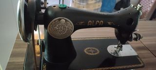 Máquina coser Alfa antigua