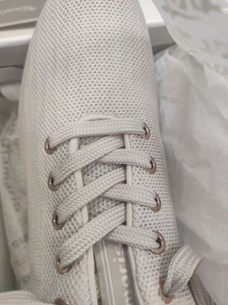 Tamaris Beige Sneakers - NUEVOS