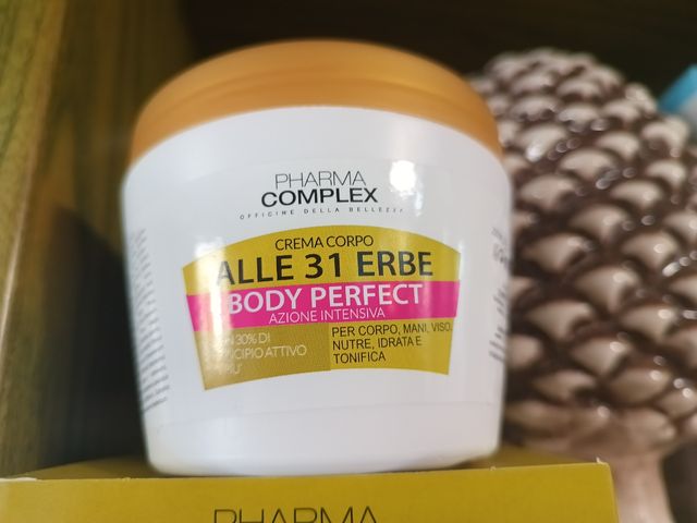 Crema corpo Pharma Complex Alle 31 Erbe 
