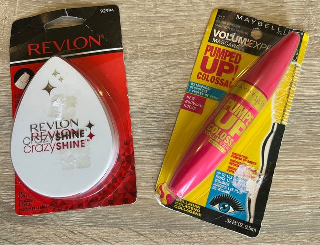 Máscara pestañas + Pulidor uñas maquillaje