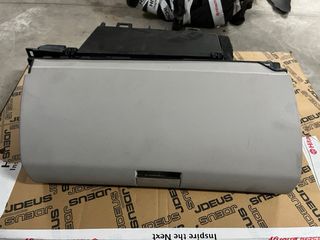 Guantera despiece Mercedes clase B 180 W245 Gris